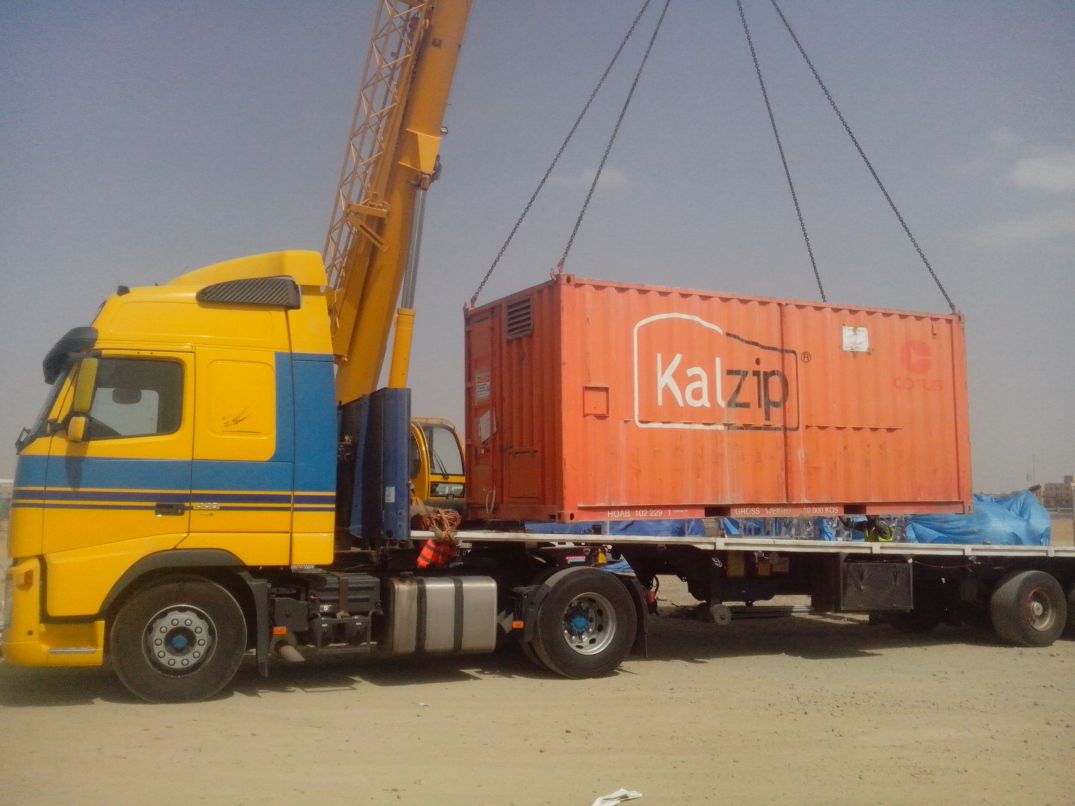 KALZIP MACHINE UNLOADING FROM TRAILER